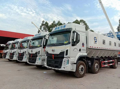 东风柳汽32方散装饲料车 高效运输与可靠性能的完美结合