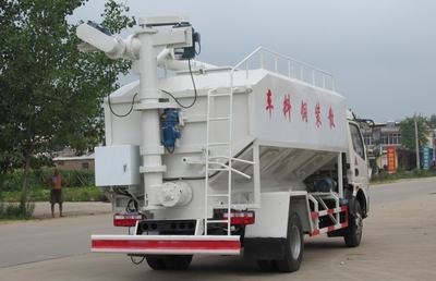 国六东风大多利卡散装饲料车 现代化畜牧运输的高效解决方案